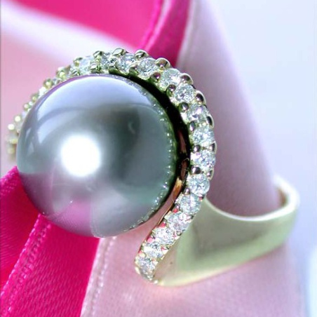 Edler Tahitiperle Ring mit Brillanten in Gelbgold
