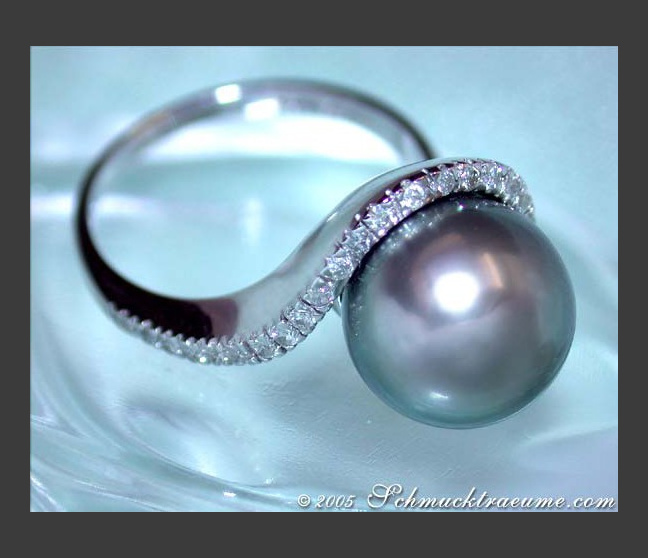 Precious Tahitian Pearl Ring with Diamond Collar in White gold Precious Tahitian Pearl Ring with Diamond Collar in White gold