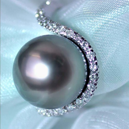 Edler Tahitiperle Ring mit Brillanten in Weißgold
