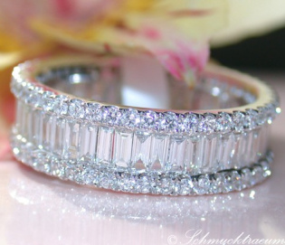 Top-class Diamond Eternity Ring (Brilliant & Baguette Cut)