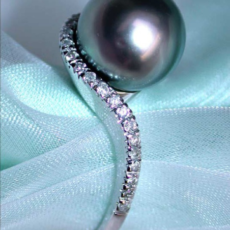 Edler Tahitiperle Ring mit Brillanten in Weißgold