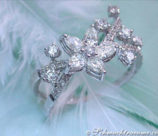 Feminine Diamond Ring in a Blossom Design