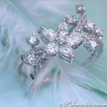 Feminine Diamond Ring in a Blossom Design