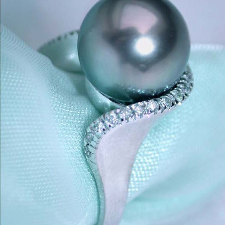 Edler Tahitiperle Ring mit Brillanten in Weißgold