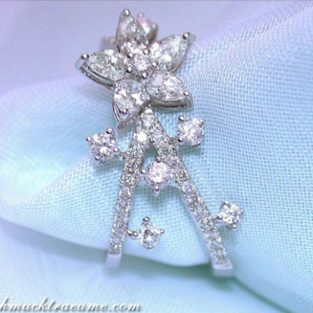 Feminine Diamond Ring in a Blossom Design