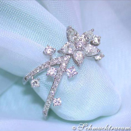 Feminine Diamond Ring in a Blossom Design