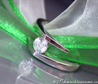 Timeless Diamond Solitaire Ring in White gold 18k