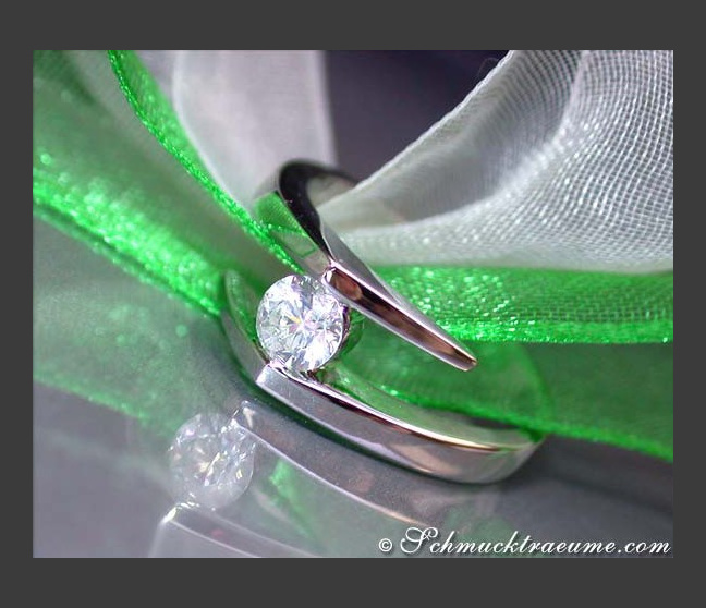 Timeless Diamond Solitaire Ring in White gold 18k Timeless Diamond Solitaire Ring in White gold 18k