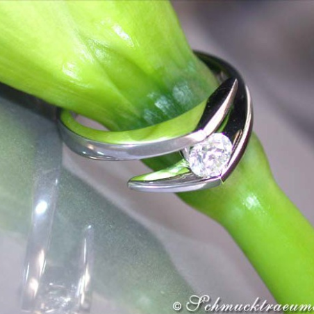 Timeless Diamond Solitaire Ring in White gold 18k