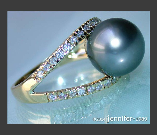 Attractive Tahitian Pearl Diamond Ring in Yellowgold Attractive Tahitian Pearl Diamond Ring in Yellowgold
