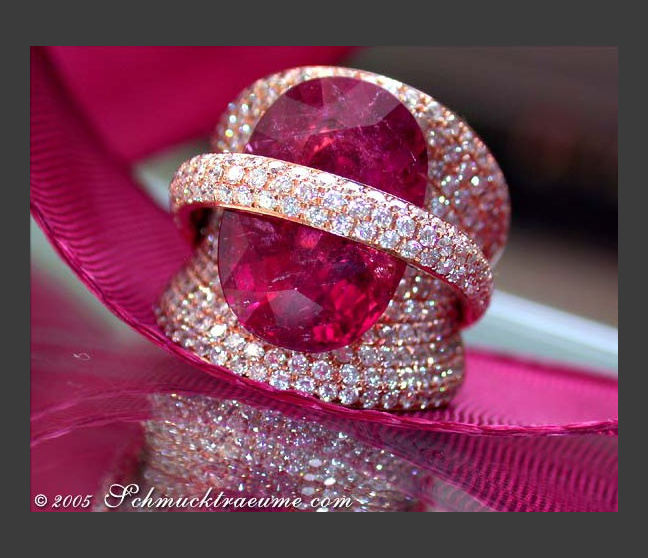 Rubellit Ring mit Brillanten Rubellit Ring mit Brillanten