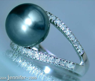 Attractive Tahitian Pearl Diamond Ring