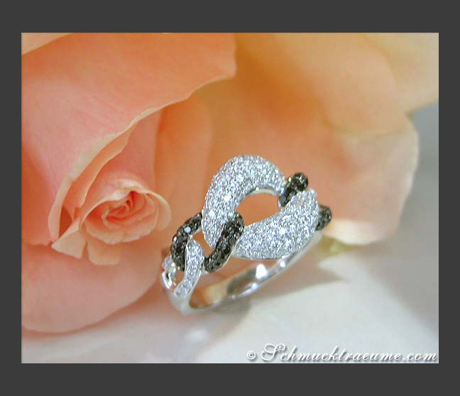 Elegant Black & White Diamond Link Style Ring Elegant Black & White Diamond Link Style Ring