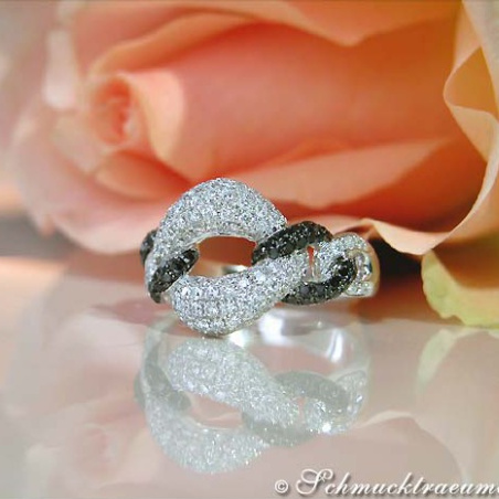 Elegant Black & White Diamond Link Style Ring