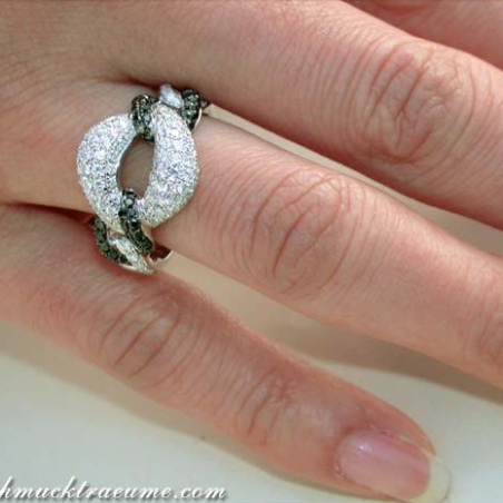 Elegant Black & White Diamond Link Style Ring