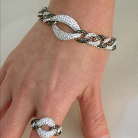 Elegant Black & White Diamond Link Style Ring