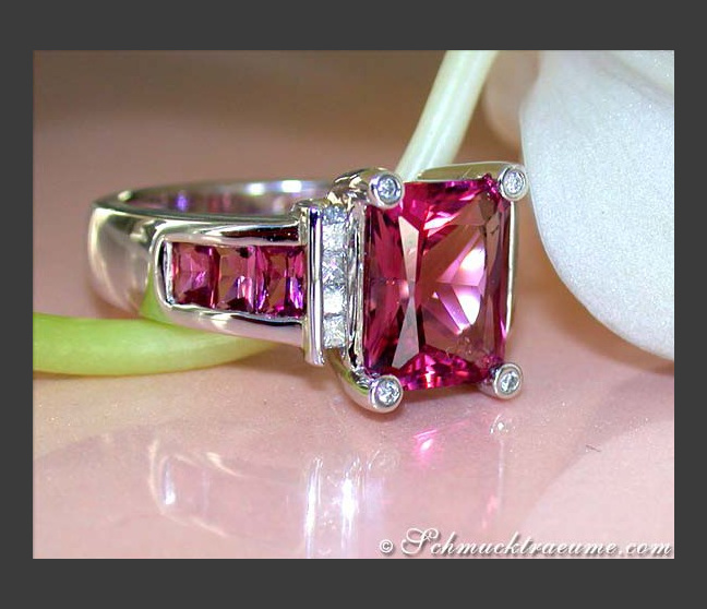 Pink Turmalin Ring mit Diamanten Pink Turmalin Ring mit Diamanten