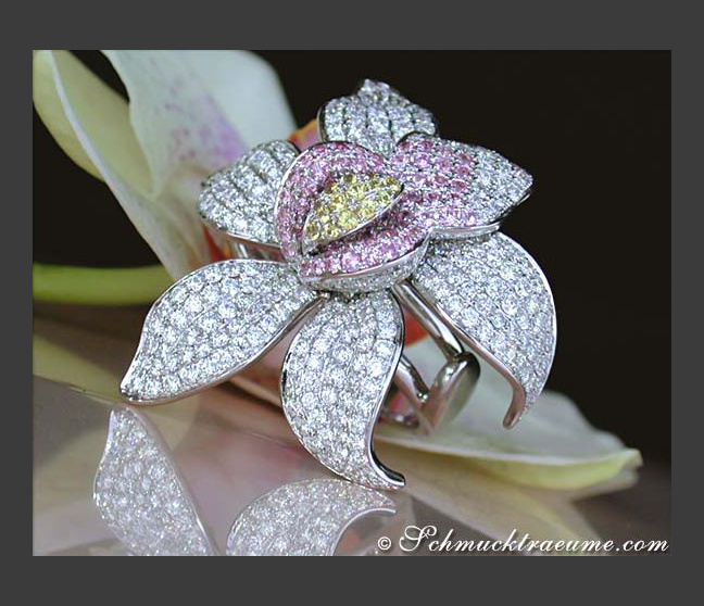Huge Diamond Ring in a Fantastic Flower Design Huge Diamond Ring in a Fantastic Flower Design