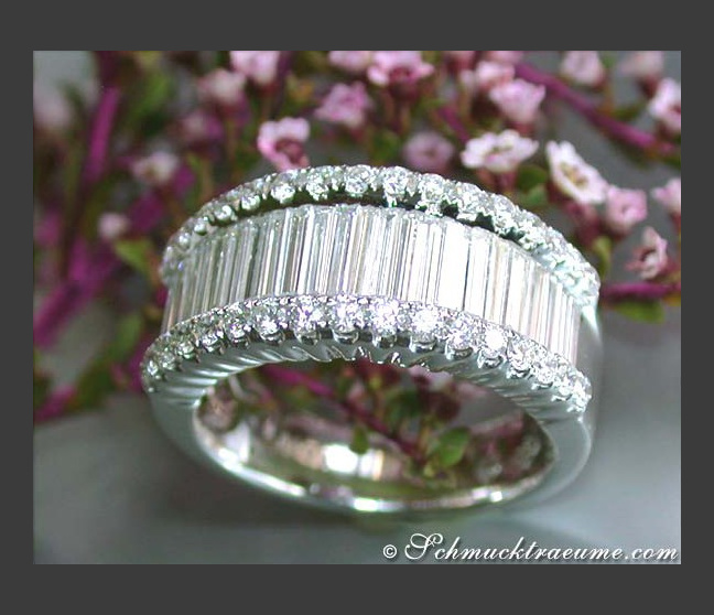 Glorious diamond ring with extra long baguette cut diamonds Glorious diamond ring with extra long baguette cut diamonds
