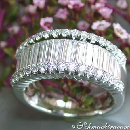 Glorious diamond ring with extra long baguette cut diamonds