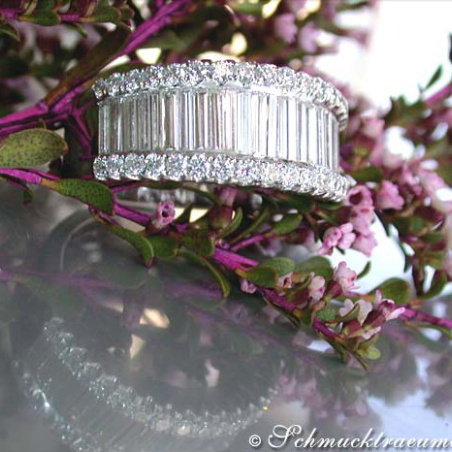 Glorious diamond ring with extra long baguette cut diamonds