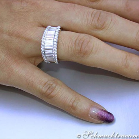 Glorious diamond ring with extra long baguette cut diamonds