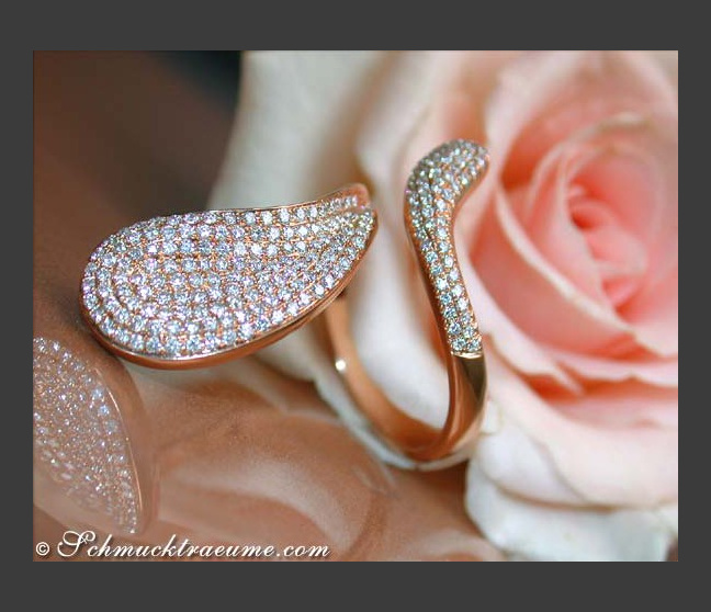 Curved Diamond Ring in Rose Gold 18k Curved Diamond Ring in Rose Gold 18k