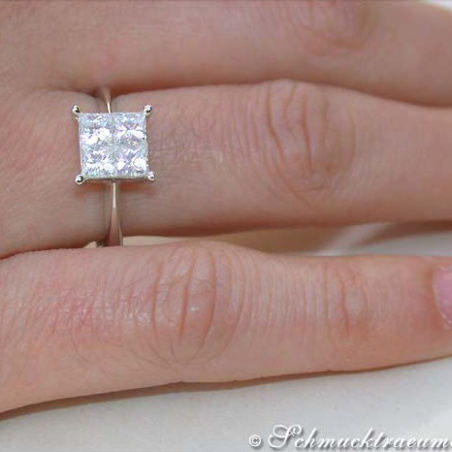 Princess Diamant Ring am Finger