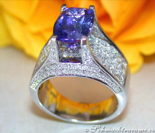 Splendid Tanzanite Ring with Diamonds