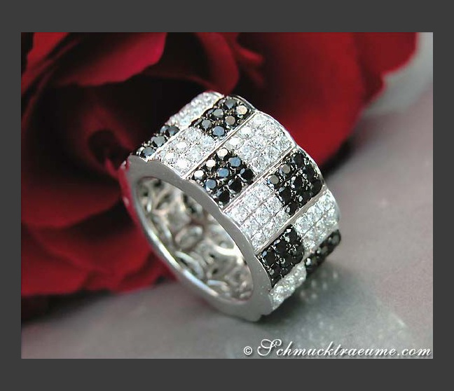 Minimalist Eternity Ring with Black & White Diamonds Minimalist Eternity Ring with Black & White Diamonds