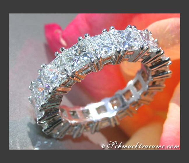 Luxurious Diamond Eternity Ring (9,05 ct.)