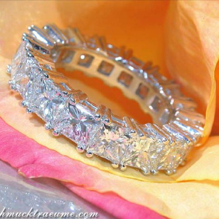 Luxurious Diamond Eternity Ring (9,05 ct.)