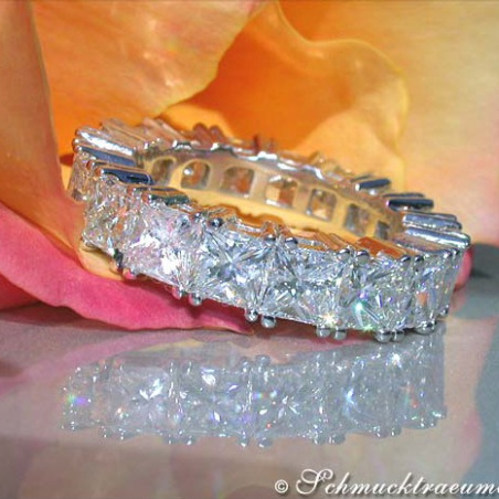 Luxurious Diamond Eternity Ring (9,05 ct.)