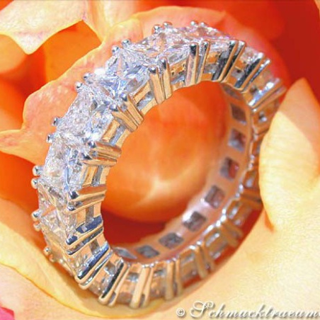 Luxurious Diamond Eternity Ring (9,05 ct.)