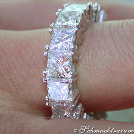 Luxurious Diamond Eternity Ring (9,05 ct.)