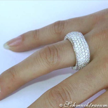 Exclusive Diamond Eternity Ring (4,68 ct.)