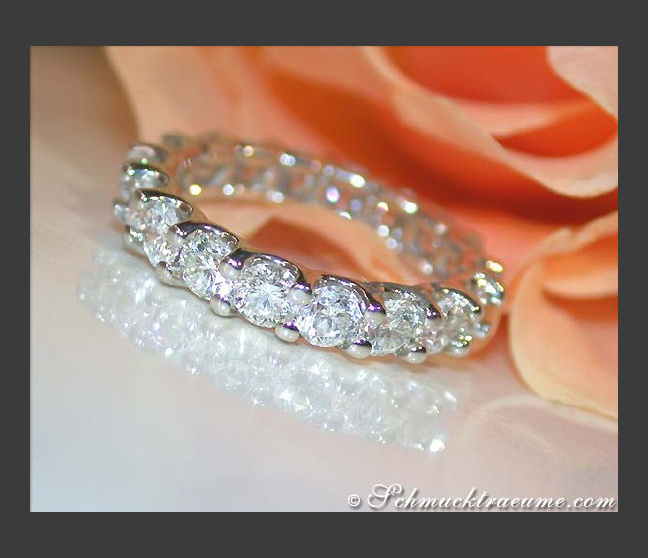 High-end Diamond Eternity Ring High-end Diamond Eternity Ring