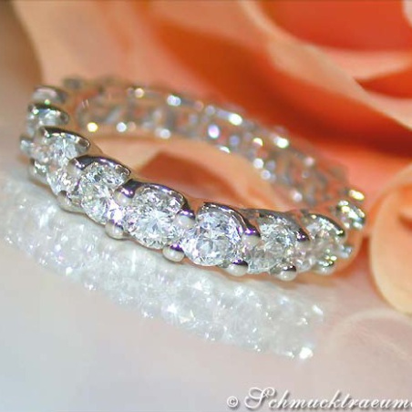High-end Diamond Eternity Ring