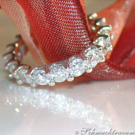 High-end Diamond Eternity Ring