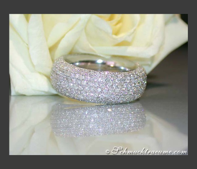 Heavy Diamond Eternity Ring (3,63 ct.) Heavy Diamond Eternity Ring (3,63 ct.)