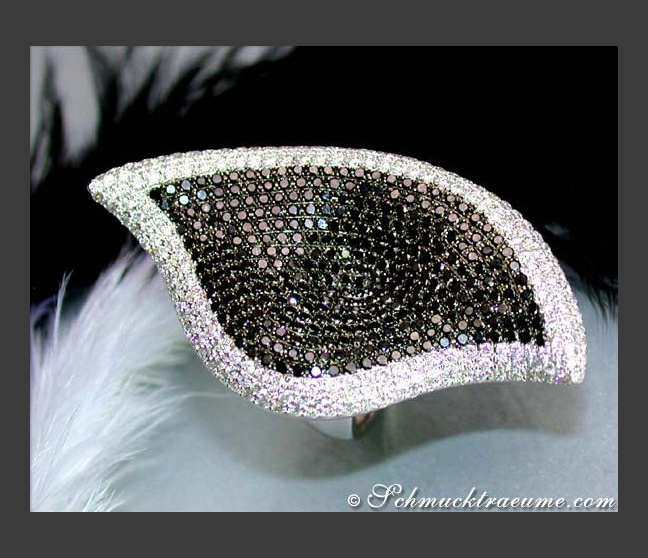 Opulent Black & White Diamond Leaf Style Ring Opulent Black & White Diamond Leaf Style Ring