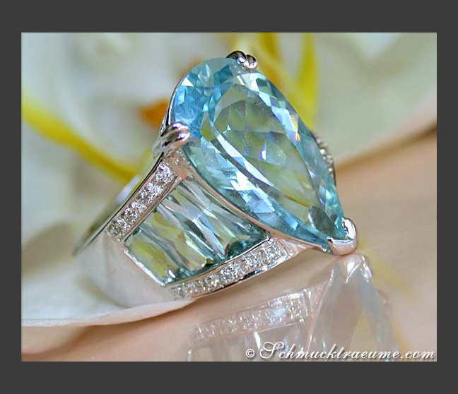 Huge Aquamarine Pear Ring with Diamonds Huge Aquamarine Pear Ring with Diamonds
