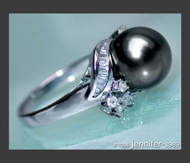 Feminine Tahitian Pearl Ring in Whitegold 18k Feminine Tahitian Pearl Ring in Whitegold 18k