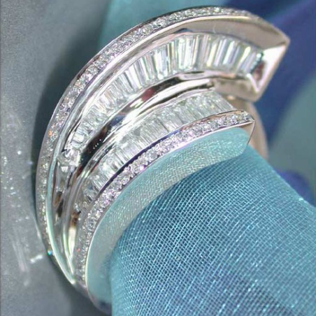 Terrific Diamond Ring in White gold 18k