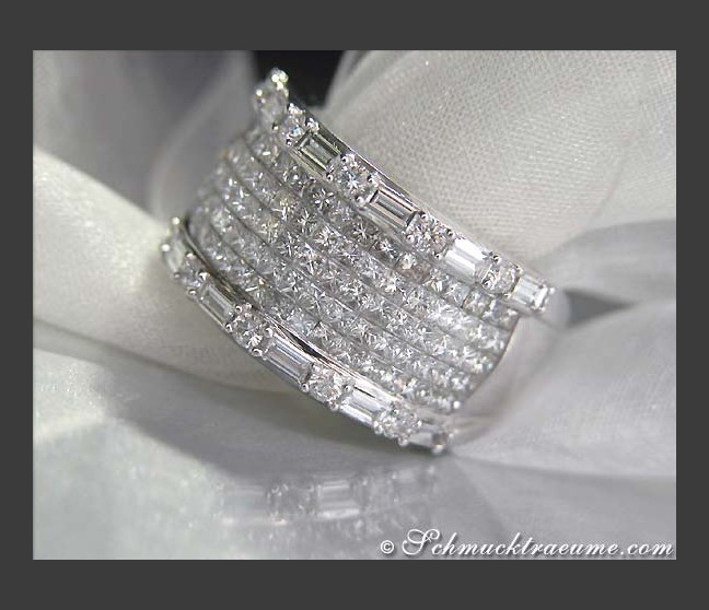 Luxurious Diamond Band with Princess Diamonds (3,04 ct.)