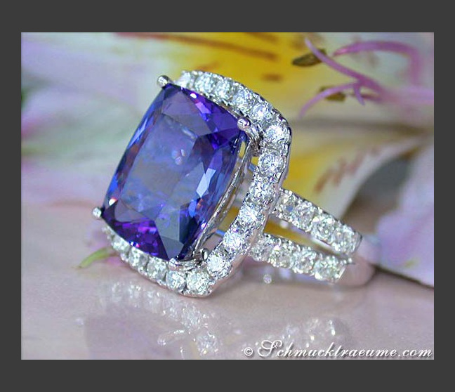 Excellent Tanzanite Diamond Ring Excellent Tanzanite Diamond Ring