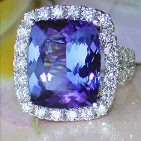 Excellent Tanzanite Diamond Ring