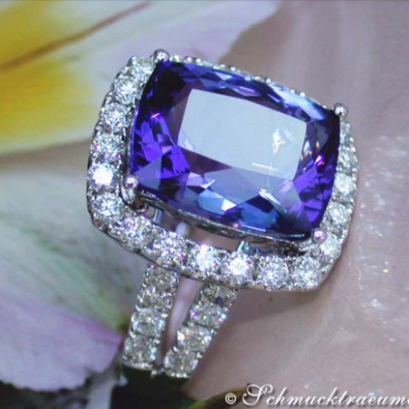 Excellent Tanzanite Diamond Ring