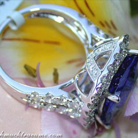 Excellent Tanzanite Diamond Ring