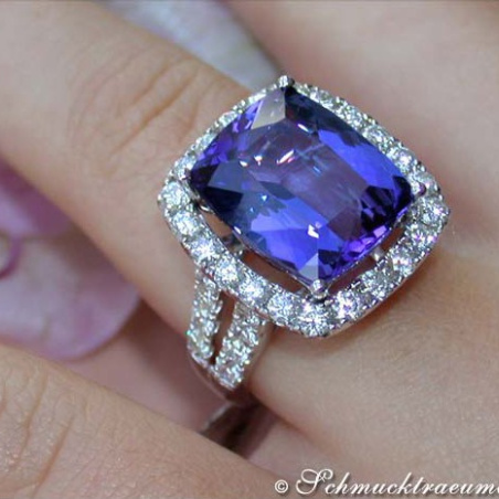 Excellent Tanzanite Diamond Ring